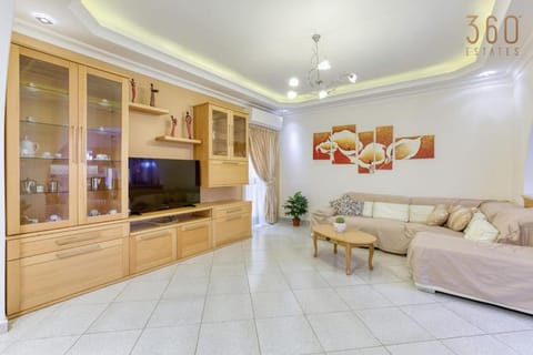 Communal lounge/ TV room, TV and multimedia, Kitchen or kitchenette, Seating area, Evening entertainment