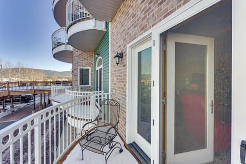 1 Mi to Skiing Mtn-View Condo in Angel Fire! Apartment in Angel Fire