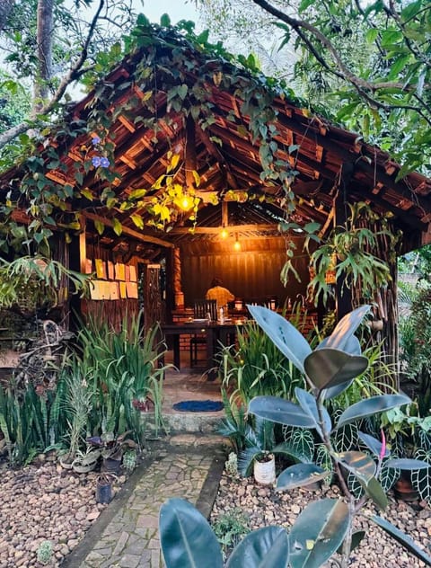 Property building, Patio, Restaurant/places to eat, Spring, Day, Natural landscape, Garden, Garden view