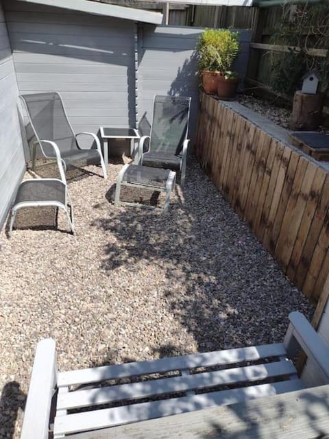 Cosy Log Cabin in Llanfoist village Cabin in Abergavenny