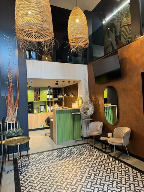 Kitchen or kitchenette, Lobby or reception