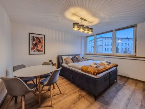 Bed, Dining area