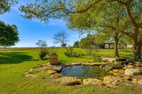 30 Mi to Fort Worth Rural Retreat with Patio! House in Texas
