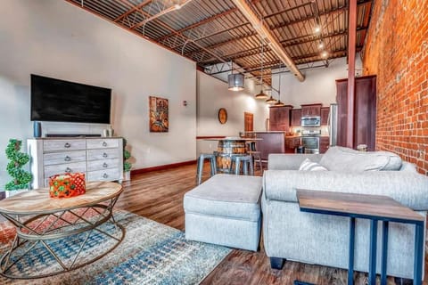 2 BR Central 2 Blocks to La Crosse Center Apartment in La Crosse