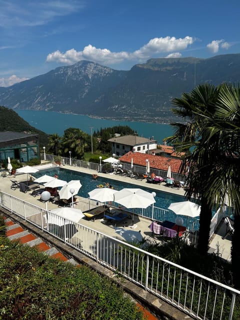 Lake view, Pool view, sunbed