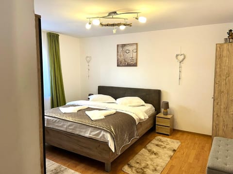 Bed, Day, TV and multimedia, Bedroom, heating, towels, wardrobe