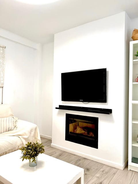 TV and multimedia, Living room, Seating area, Evening entertainment