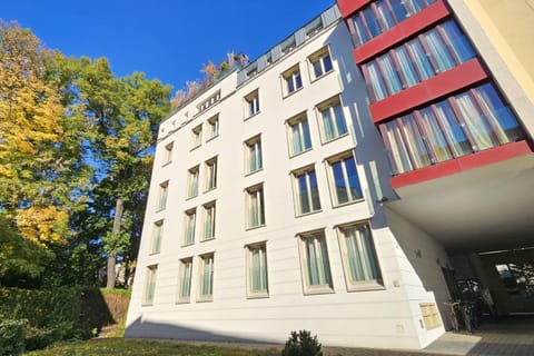 Property building, Facade/entrance, Day, Inner courtyard view