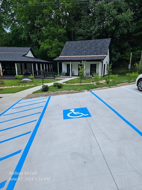 Day, Facility for disabled guests, Parking, acessibility