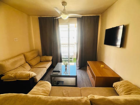 Communal lounge/ TV room, TV and multimedia, Living room, Seating area, Evening entertainment