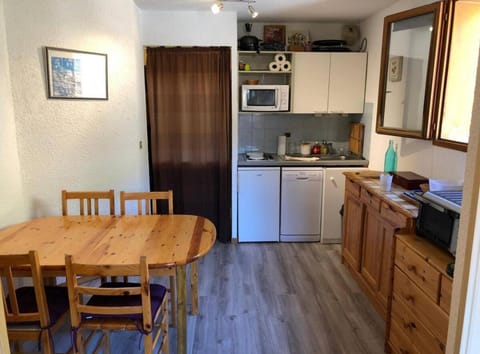 Studio isola 2000 st claire Apartment in Isola