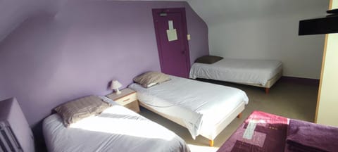 Le bouf tard chambre vue sur jardin CH7 Capsule hotel in Vendôme