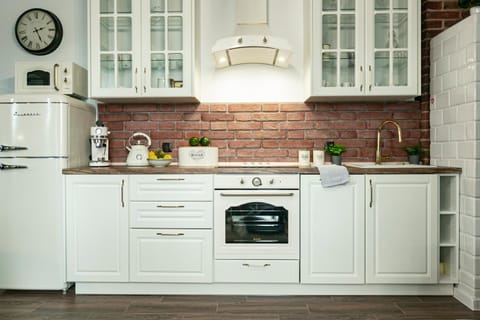 Kitchen or kitchenette, microwave, oven, kitchen