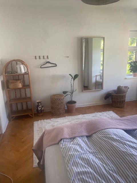 Stort værelse udlejes i herskabslejlighed midt i Odense by Vacation rental in Region of Southern Denmark