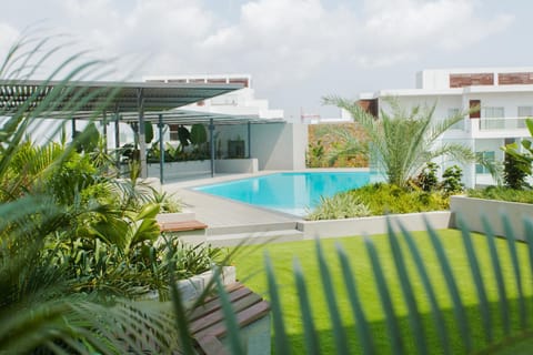 Property building, Day, Garden, Balcony/Terrace, Garden view, Pool view, Swimming pool