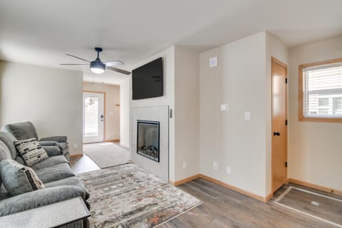 4 Mi to Granby Ranch Cabin with Hot Tub Access! Cabin in Granby