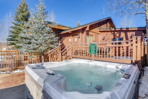 4 Mi to Granby Ranch Cabin with Hot Tub Access! Cabin in Granby