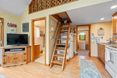 Sunset Shores - Chalet Cabin #3 by Simple Life Rentals Cabin in Kangaroo Lake