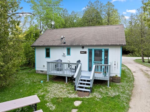 Sunset Shores - Chalet Cabin #3 by Simple Life Rentals Cabin in Kangaroo Lake