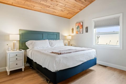 Upper Deck by Simple Life Rentals House in Sturgeon Bay