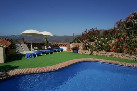 Mountain view, Swimming pool, sunbed