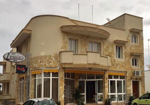Facade/entrance, Property logo or sign, Balcony/Terrace, Floor plan, Street view