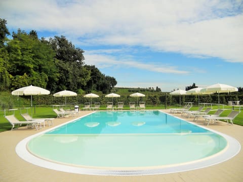 Day, Natural landscape, Pool view, Swimming pool, sunbed