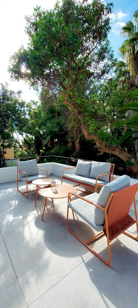 Off site, Garden