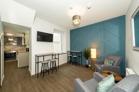 TV and multimedia, Kitchen or kitchenette, Living room, Seating area, Dining area, oven