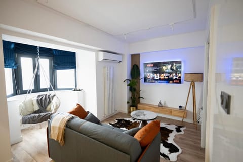 TV and multimedia, Living room, Seating area, air conditioner