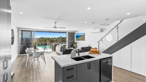 Kitchen or kitchenette, Dining area, Lake view