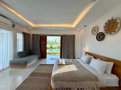Bed, Living room, Seating area, Bedroom, air conditioner