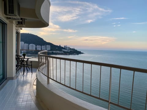 Day, Natural landscape, View (from property/room), Balcony/Terrace, Dining area, Mountain view, Sea view