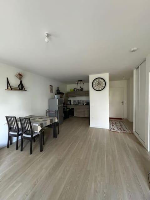 Appartement spacieux avec terrasse Apartment in Caen