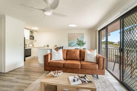 Kitchen or kitchenette, Living room, Seating area