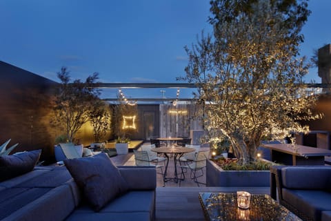 Communal lounge/ TV room, Night, Garden, View (from property/room), Balcony/Terrace, Lounge or bar, Banquet/Function facilities, Area and facilities
