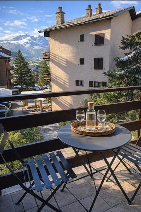 Natural landscape, View (from property/room), Balcony/Terrace, Mountain view