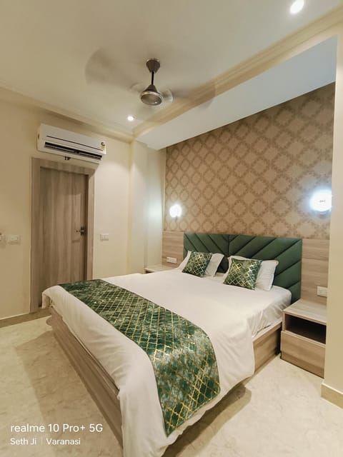 Bed, Bedroom, air conditioner