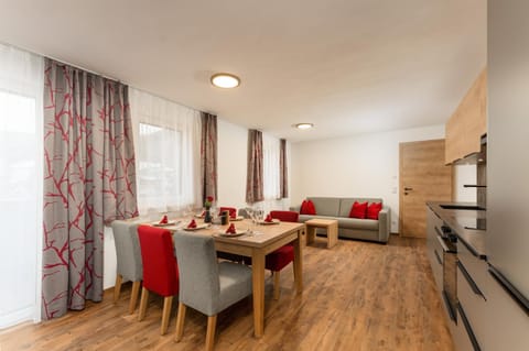 Kitchen or kitchenette, Living room, Seating area, Dining area, pet friendly