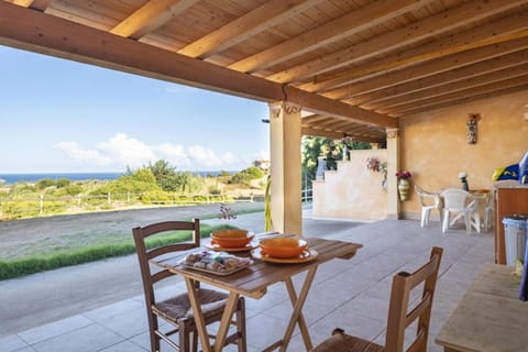 Patio, Natural landscape, View (from property/room), Balcony/Terrace, Dining area, Sea view