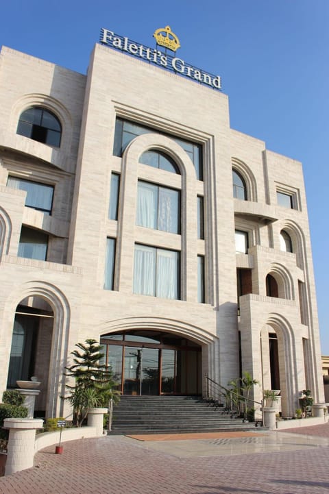 Property building, Facade/entrance