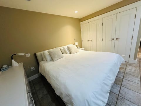 Bed, Bedroom, furniture, locker, towels, wardrobe