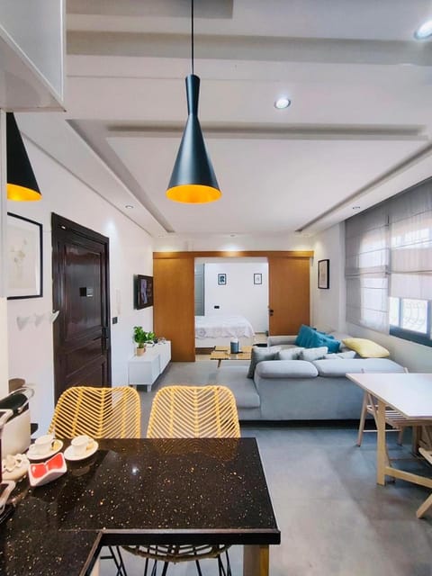 Bed, TV and multimedia, Living room, Photo of the whole room, Seating area, Dining area, Bedroom