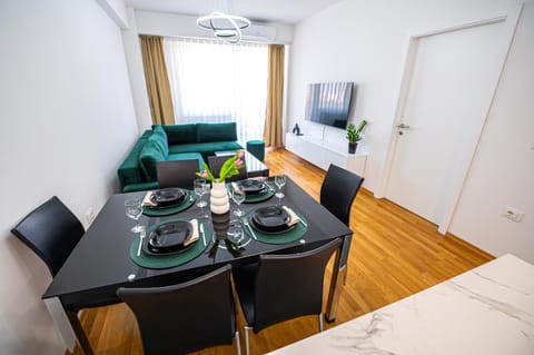 TV and multimedia, Living room, Seating area, Dining area