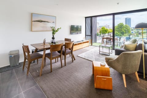 TV and multimedia, View (from property/room), Balcony/Terrace, Living room, Decorative detail, Seating area, Dining area