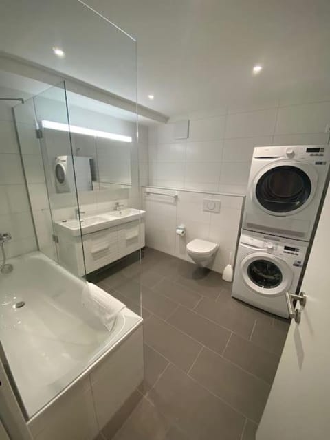 Amazing 4BR flat in the city centre - Sky 9 Apartment in Zurich City