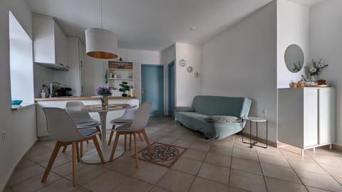 Kitchen or kitchenette, Living room, Dining area