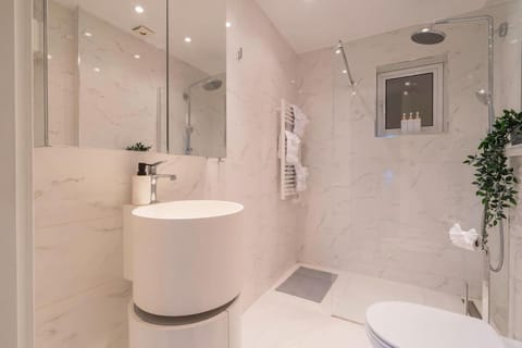 Shower, Bathroom, towels