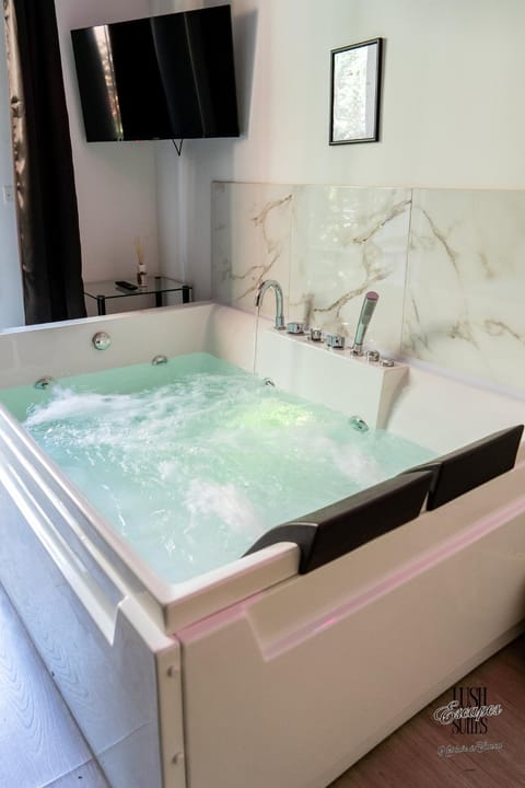 Hot Tub, Bath