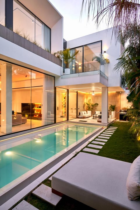 Property building, Patio, Garden, Garden view, Pool view, Swimming pool, sunbed